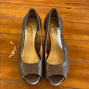 Seychelles open toe wedge